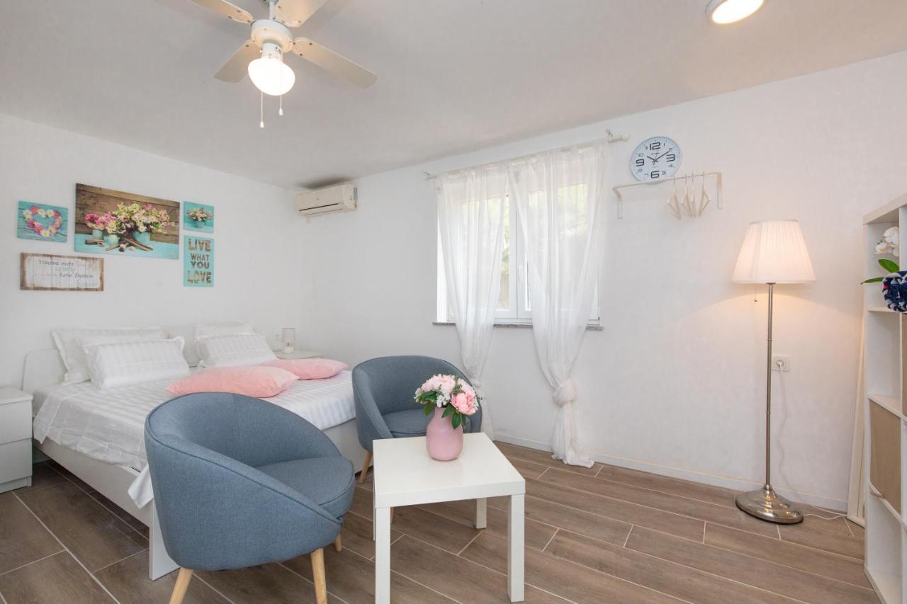 Oleander Apartment Malinska Exterior photo