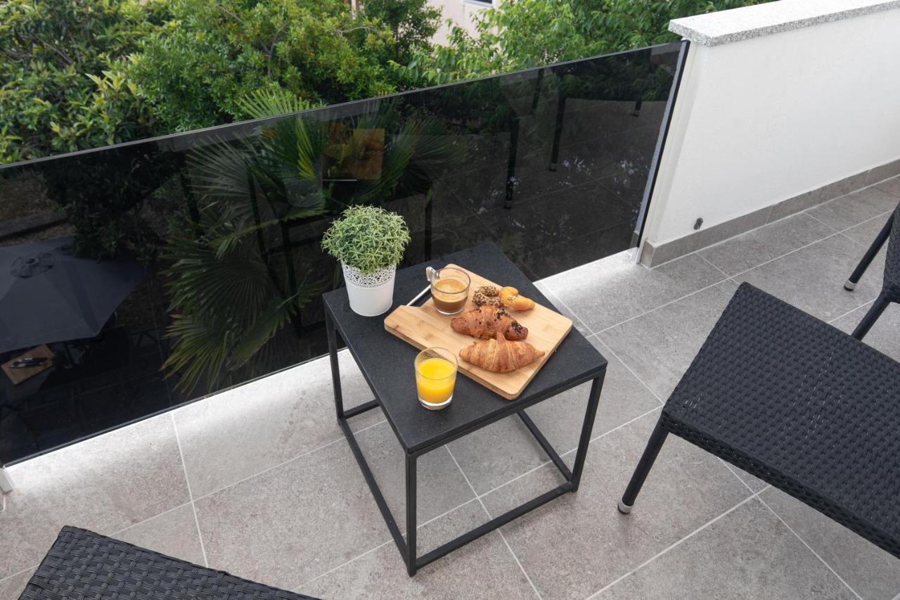 Oleander Apartment Malinska Exterior photo